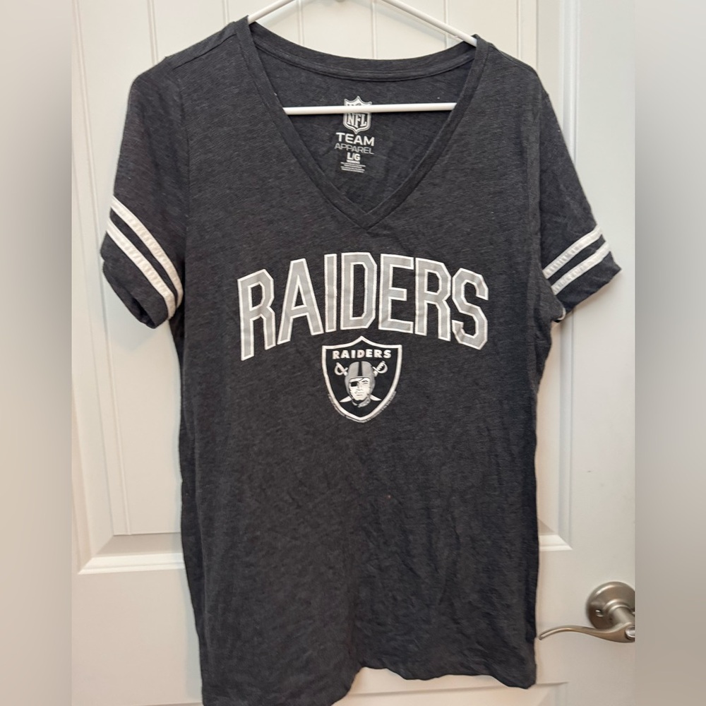 NFL Team Apparel Charcoal V-Neck Tee women’s large Las Vegas Raiders A